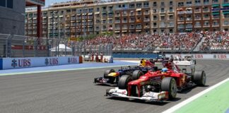 Fernando Alonso con su Ferrari en el circuito urbano de Valencia. EFE