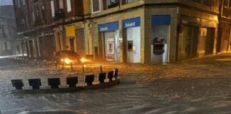 Inundación en la plaza Creu de Quintana de Moncada