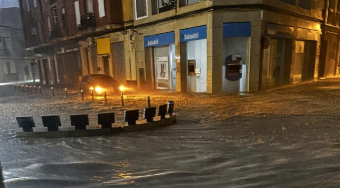 Inundación en la plaza Creu de Quintana de Moncada