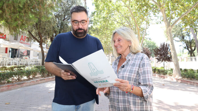 7televalencia betera Manuel Pérez y Elia Verdevío en la alameda de Bétera