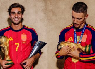 Ferran Torres y Grimaldo en la sesión fotográfica tras la final del Mundial. FIFA