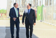 Iberdrola culmina su plan de transformación de la red eléctrica valenciana dañada por la DANA tras invertir 100 millones de euros Ignacio Galán y Juanfran Pérez Llorca en las instalaciones de Iberdrola en Torrent hoy