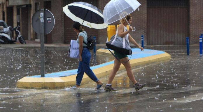 Alerta naranja en Valencia por tormentas y granizo Giro brusco en el tiempo esta semana / MORELL (EFE). alerta