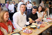 Més d’un centenar de xefs de tot Europa descobrixen de la mà de la Diputació la cultura de l’esmorzar valencià El president Mompó, amb Ricard Camarena i la vicepresidenta Mazzolari