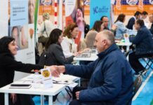 Una veintena de empresas buscan trabajadores en Valencia: todas las compañías participantes y cómo apuntarse Maratón de Empleo con múltiples empresas en Benetússer