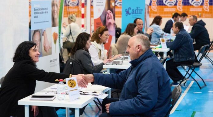Una veintena de empresas buscan trabajadores en Valencia: compañías participantes y cómo apuntarse Maratón de Empleo con múltiples empresas en Benetússer