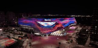 El Roig Arena cambia sus espectáculos de luces nocturnos con fuego, dragones en un gran homenaje a Valencia