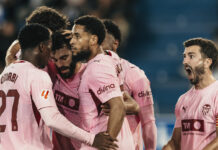 El Valencia CF despierta en la jornada 6 y sin Carlos Corberán El Valencia CF celebra la primera victoria en La Liga. VCF