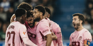 El Valencia CF celebra la primera victoria en La Liga. VCF