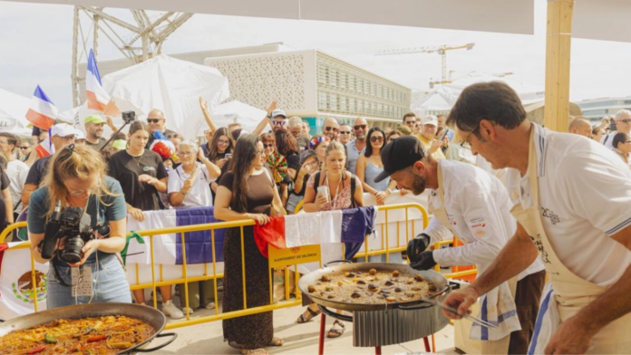 Celebración del World Paella Day en la Marina de Valencia.