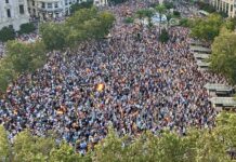 De las plazas al Congreso: Valencia arropa a Ceuta mientras Sánchez afronta el debate por la crisis migratoria Imagen de la Plaza del Ayuntamienot durante la concentración de este 2 de septiembre / Ayto Valencia