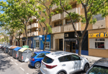 La Policía busca a un joven peligroso tras matar a su padrastro con una mancuerna La Policía busca a un joven peligroso en Valencia tras mata a su padrastro con una mancuerna