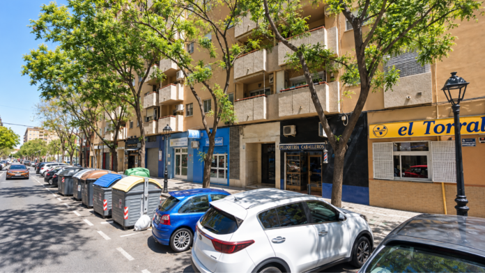 7televalencia-crimen La Policía busca a un joven peligroso en Valencia tras mata a su padrastro con una mancuerna