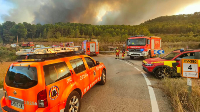 7televalencia-tuejar-incendio El incendio de Tuéjar calcina cerca de 1.000 hectáreas y afronta una jornada clave antes de las tormentas