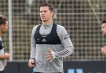 El Supremo confirma cuatro años de cárcel para el exfutbolista del Valencia CF Santi Mina por abuso sexual Santi Mina en un entrenamiento. EFE