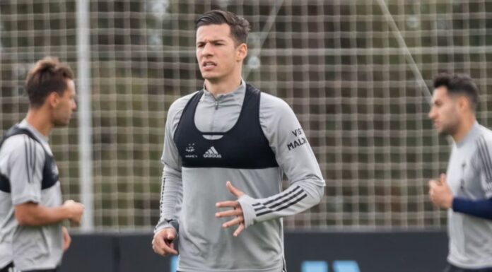 Santi Mina en un entrenamiento. EFE