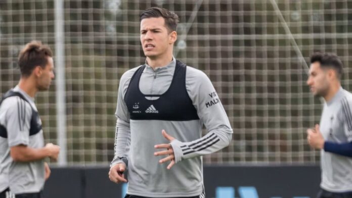 Santi Mina en un entrenamiento. EFE