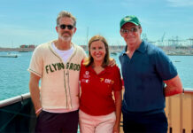 Los actores Hugh Jackman y Ryan Reynolds disfrutan de las aguas de Valencia