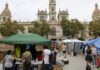 El 9 d’Octubre, en pausa: La acampada de València pone en riesgo su celebración Acampada de protesta por la vivienda en la plaza del Ayuntamiento de València. EFE/Ana Escobar