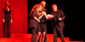 El gran fenómeno teatral valenciano se reinventa: Albena Teatre estrena 'Besos' en el Teatre Talia