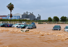 La dana confina 145 municipios de Valencia y Alicante ante las lluvias torrenciales y las inundaciones La dana confina 145 municipios de Valencia y Alicante ante las lluvias torrenciales y las inundaciones