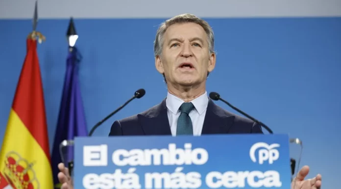 Feijóo responde a Sánchez tras la convocatoria electoral: «Por fin decidirán los españoles» El líder del Partido Popular Alberto Núñez Feijóo, durante una comparecencia hoy en la sede del partido en la calle Génova de Madrid. EFE/ Mariscal