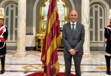 Gosálbez, portador de la Senyera: «Ser muy valenciano es ser muy español» Gosálbez, portador de la Senyera: «Ser muy valenciano es ser muy español»