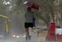 Estos son los municipios de Valencia dónde más ha llovido: más de 100 litros en 12 horas Aspecto de una calle. EFE/Toni Albir