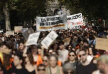 Los sindicatos convocan la primera huelga general conjunta en 14 años Manifestación en València por el derecho a la vivienda. EFE/ Kai Forsterling