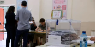 Foto de archivo de una mesa electoral. EFE