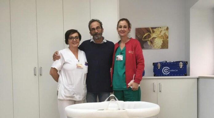 Una ‘cuna de abrazos’ ayuda a superar el duelo de los bebés que no llegan a nacer