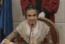Beatriz Blanco reivindica las Fallas como familia, tradición y sentimiento en su primer discurso como Fallera Mayor de València Beatriz Blanco durante el discurso de la Proclamación, Fallera Mayor de València