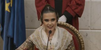 Beatriz Blanco durante el discurso de la Proclamación, Fallera Mayor de València