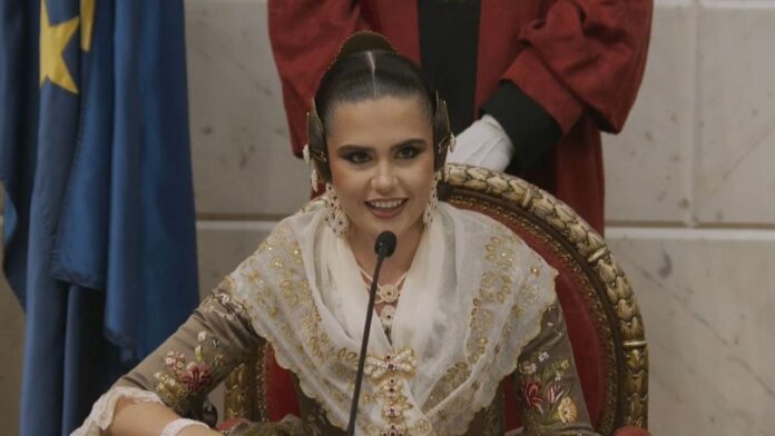 Beatriz Blanco durante el discurso de la Proclamación, Fallera Mayor de València