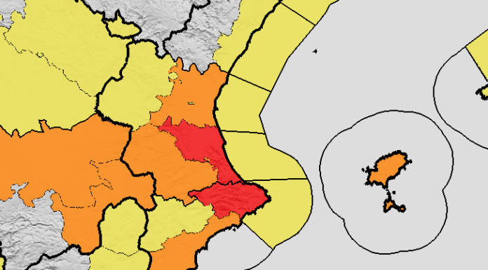 Elevan a rojo el aviso de lluvia en el litoral sur de la provincia de Valencia