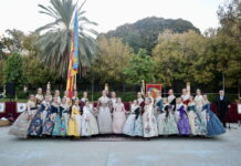 Superdomingo fallero: octubre se despide con todos los actos aplazados por lluvias Homenaje a la Senyera de Camins al Grau