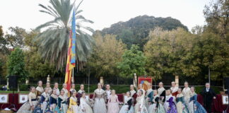 Homenaje a la Senyera de Camins al Grau