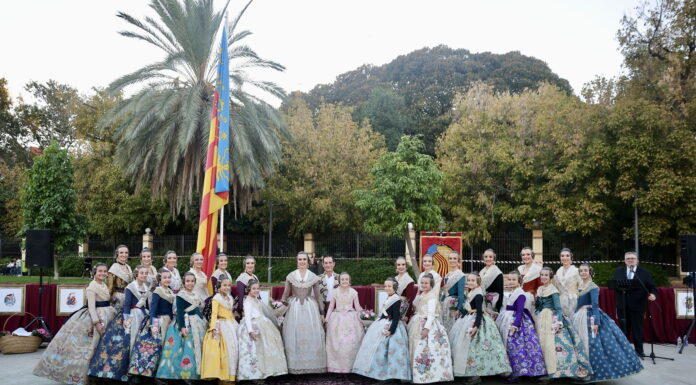 Homenaje a la Senyera de Camins al Grau