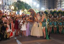 Carmen y Marta disfrutan al máximo su último acto como Falleras Mayores