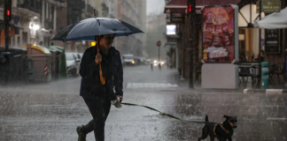 La tormenta descarga ya sobre Valencia tras esquivar el grueso de la alerta roja La tormenta descarga ya sobre Valencia tras esquivar el grueso de la alerta roja