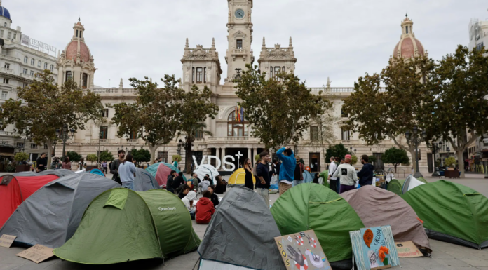 Valencia podría quedarse sin mascletà el 9 d’Octubre por la acampada de la vivienda