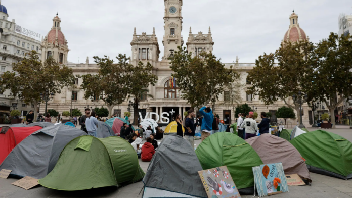 Valencia podría quedarse sin mascletà el 9 d’Octubre por la acampada de la vivienda