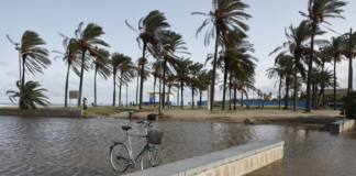 La supertormenta que esquivó Valencia: hasta 600 litros en una hora amenazaron la costa durante la noche La supertormenta que esquivó Valencia: hasta 600 litros en una hora amenazaron la costa durante la noche