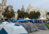 La acampada se multiplica pese a las amenazas de grupos de ultraderecha: «No nos vamos a mover» La acampada se multiplica pese a las amenazas de grupos de ultraderecha: "No nos vamos a mover"