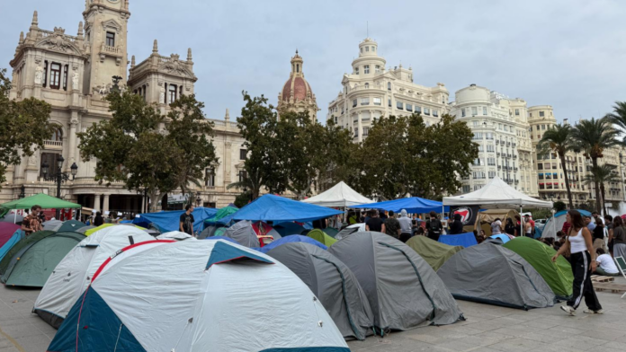 7televalencia-acampada-efe La acampada se multiplica pese a las amenazas de grupos de ultraderecha: "No nos vamos a mover"