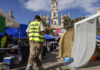 La acampada de Valencia se queda en la plaza y hace inviable la mascletà del 9 d’Octubre La acampada de Valencia se queda en la plaza y hace inviable la mascletà del 9 d’Octubre
