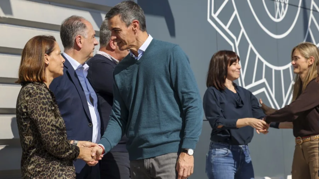 Pedro Sánchez visita Oliva entre abucheos tras la dana Adam