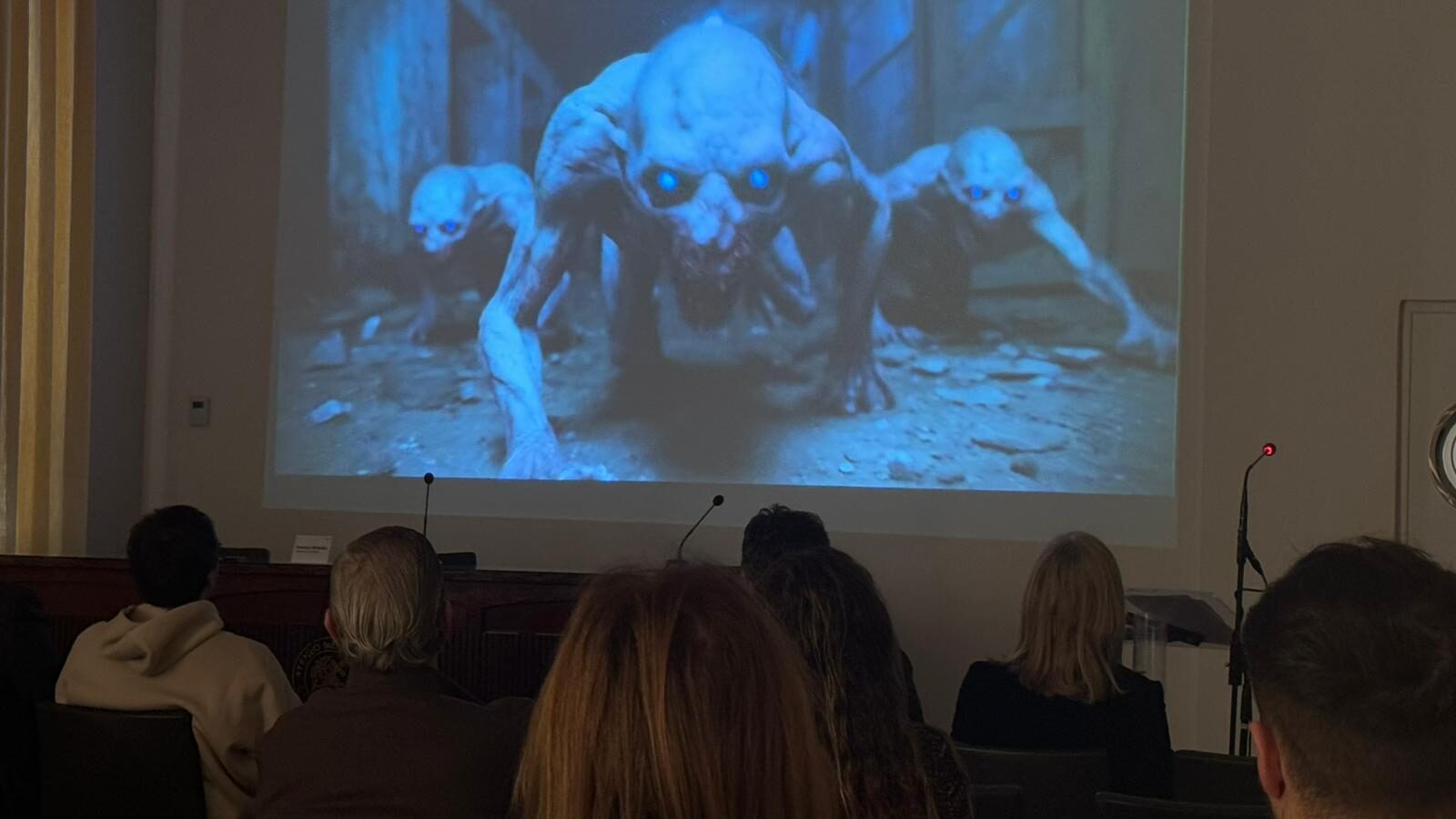 Proyección de uno de los cortometrajes de FESTIAV 2025