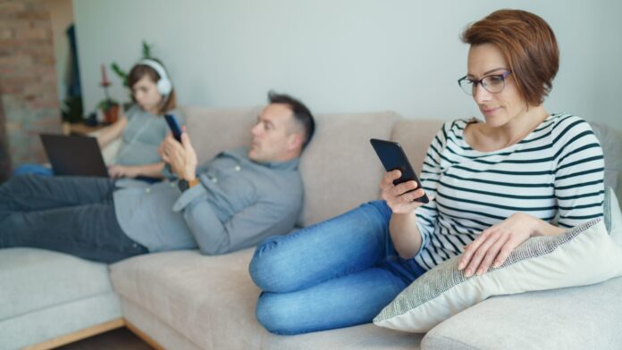 El uso compulsivo de redes sociales afecta al sueño, la concentración y el estado de ánimo