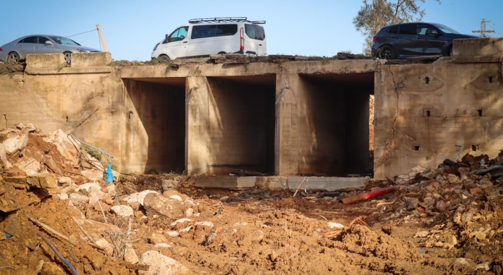 Carretera CV411 al seu pas per Torrent